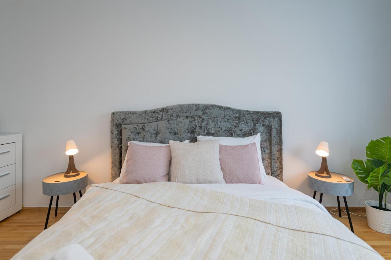 Family 1 Bd Old Town Apartment By Hostlovers Kaunas Exterior foto