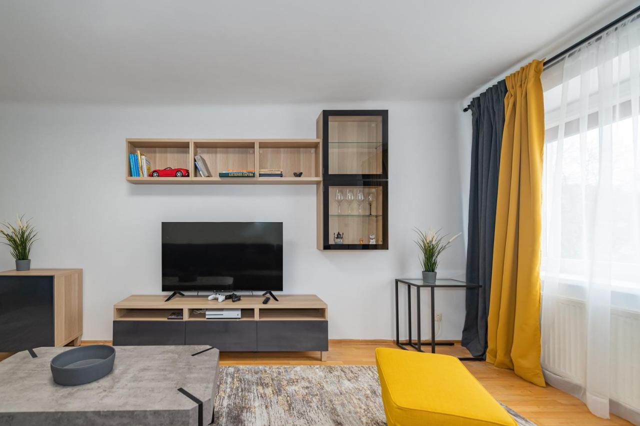 Family 1 Bd Old Town Apartment By Hostlovers Kaunas Exterior foto